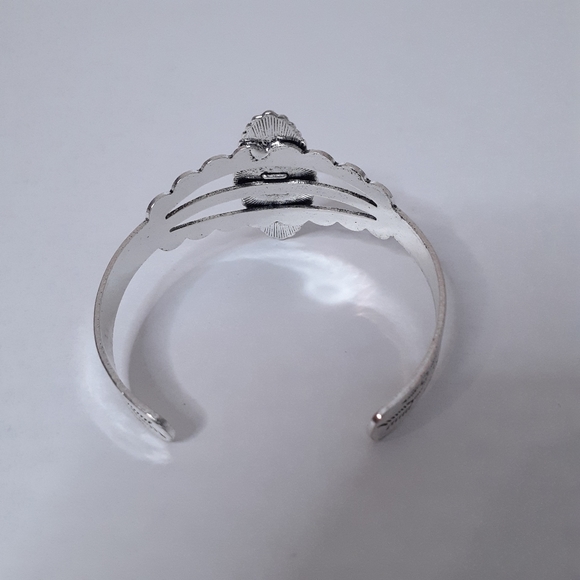 Navajo oblong faux turquoise antique metal cuff bracelet w/ art deco flourishes - Picture 4 of 7